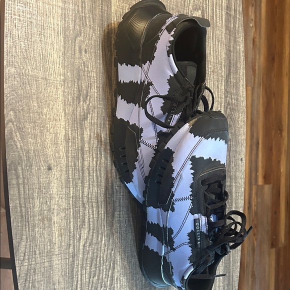 Collina Strada Black and Purple Athletic Shoes Reebok - Picture 2 of 11